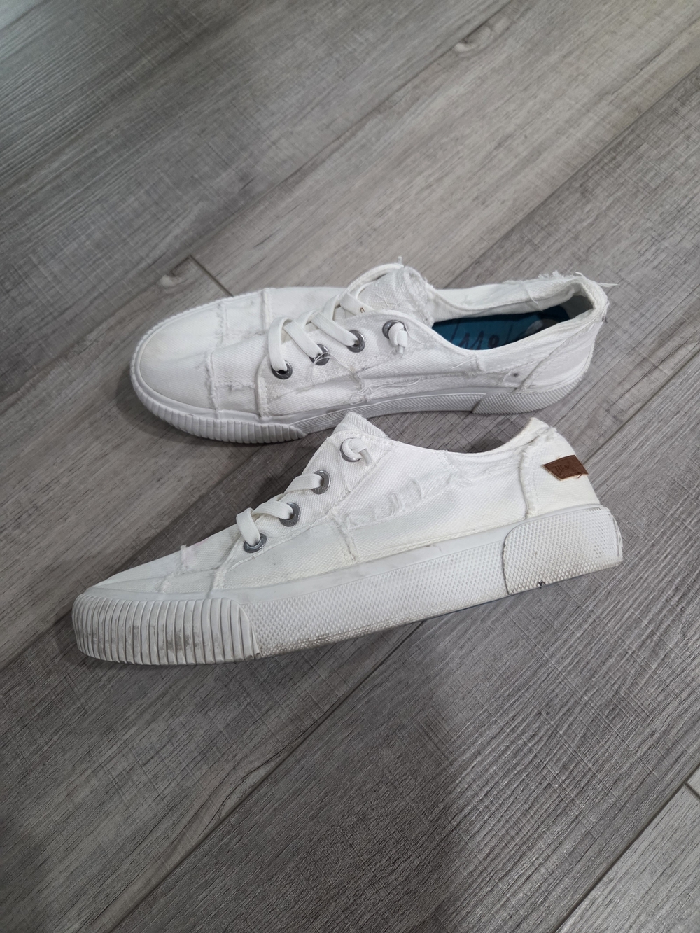 Blowfish Women's Malibu Low-Top White Sneakers Size 9 - Picture 4 of 9